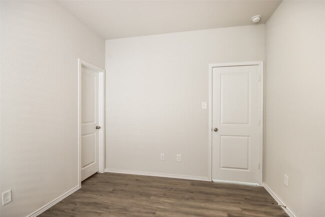 Building Photo - 15226 Estrella Rd W