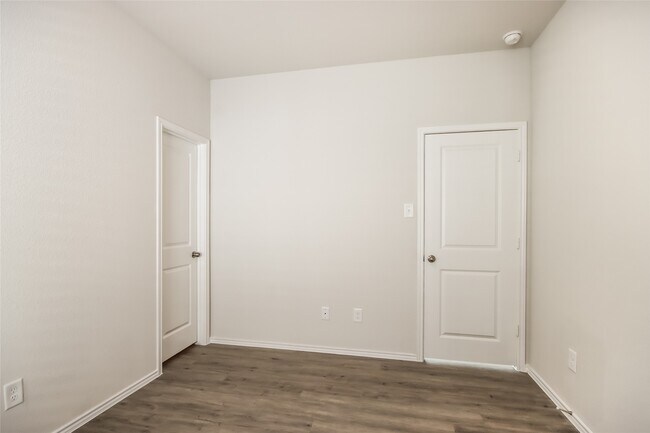 Building Photo - 15319 Estrella Rd W