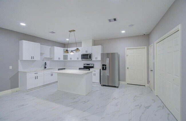 Building Photo - 12274 Wild Pine Dr