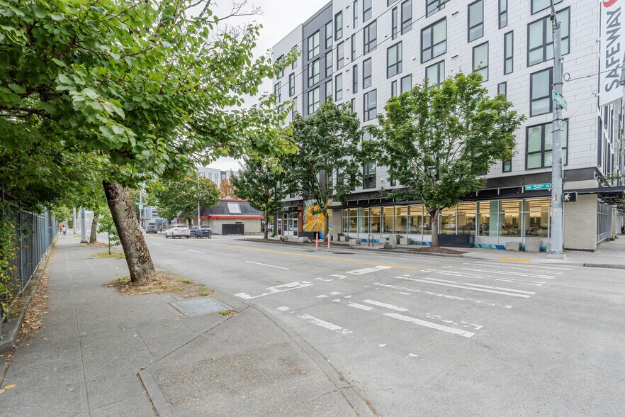 Building Photo - 5001 Brooklyn Ave NE