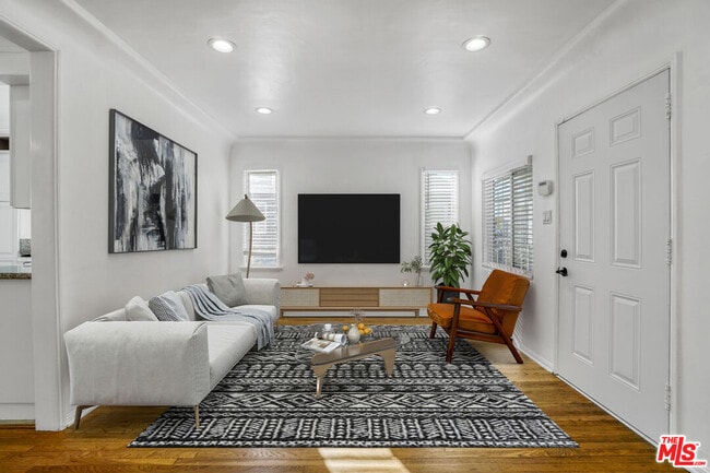 Building Photo - 10226 Regent St