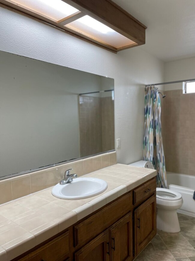 Building Photo - Charming 4-Bedroom, 2-Bathroom Home – Your Perfect Summer Move-In!