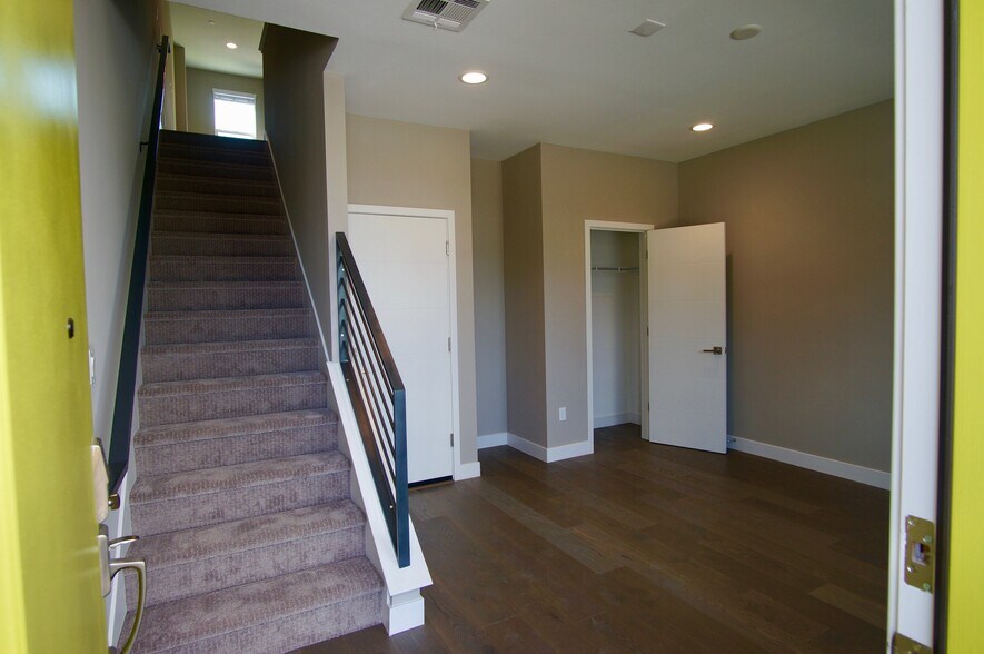 Building Photo - 1427 Wood St