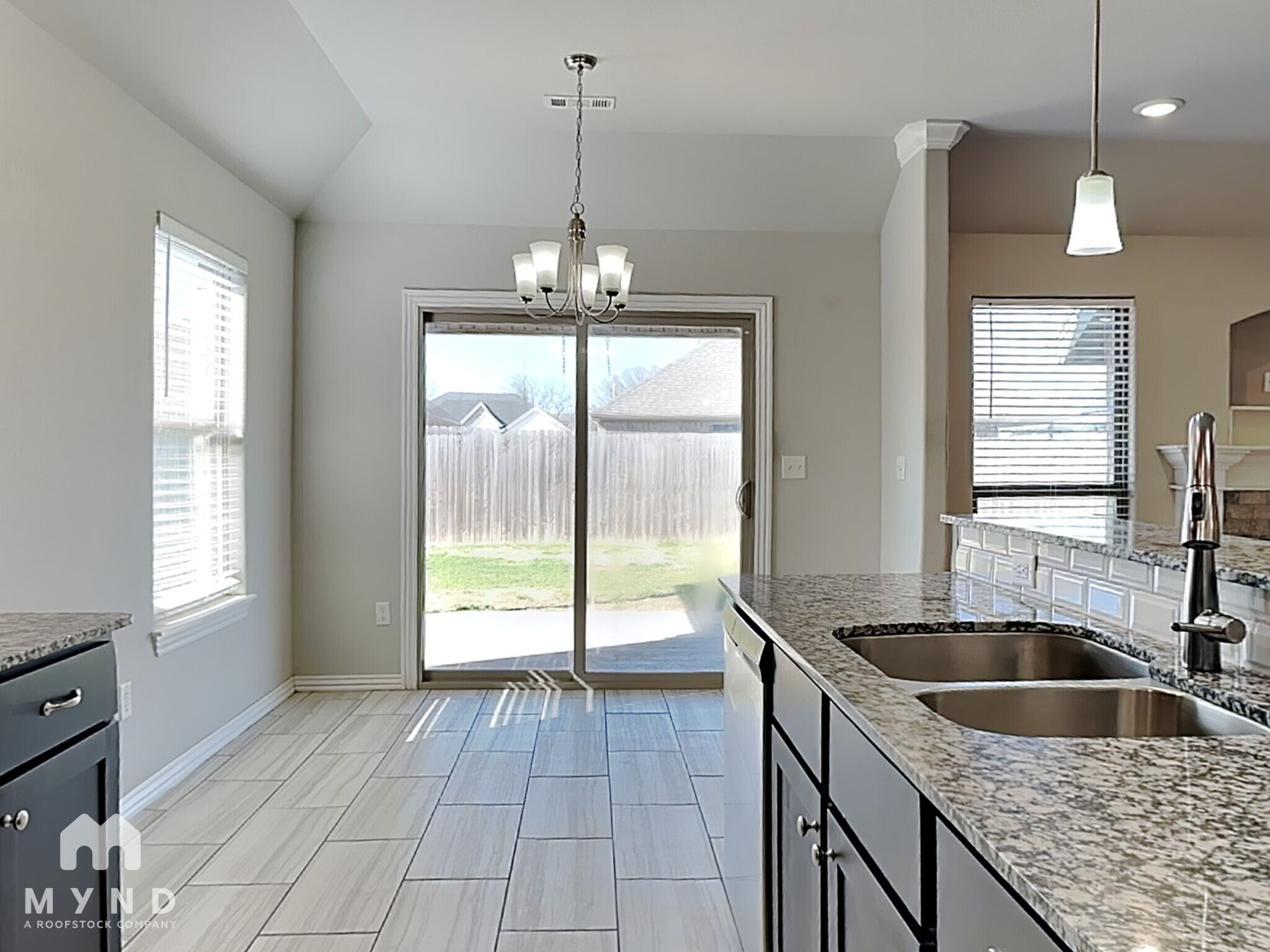 Building Photo - 480 Holly St