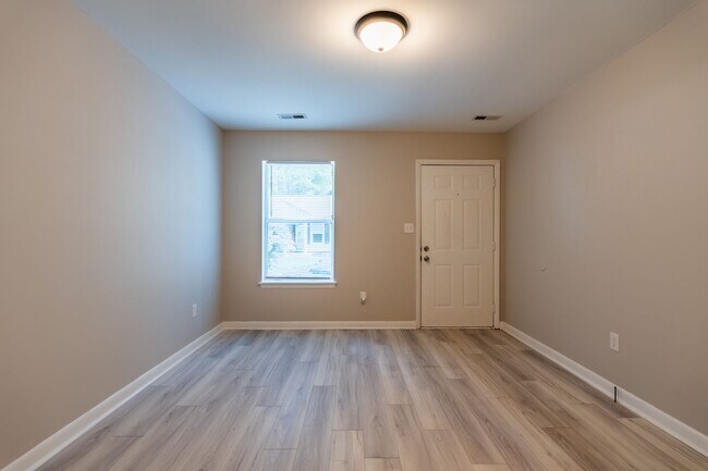 Building Photo - 600-635 Hilltop Dr-HT 2-Story 2bd/1ba