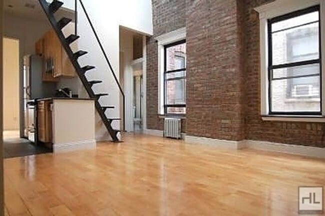 Building Photo - 336 E 18th St