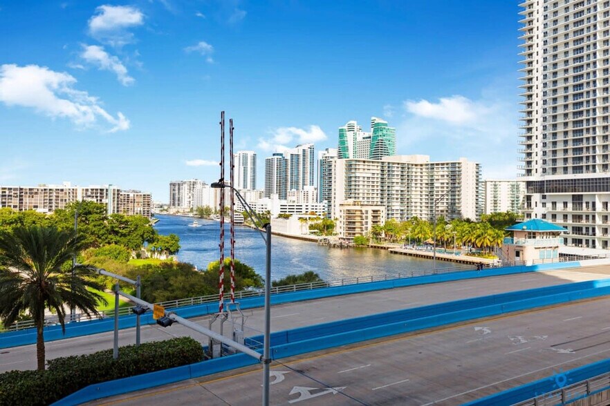 Building Photo - 2602 E Hallandale Beach Blvd