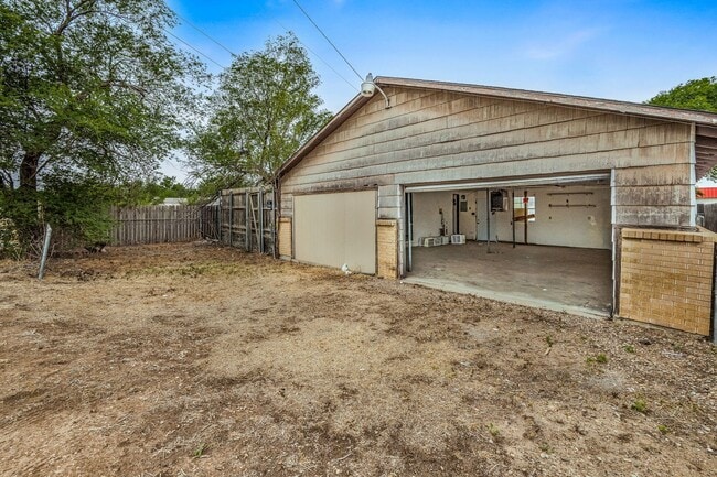 Building Photo - 3609 S Travis St