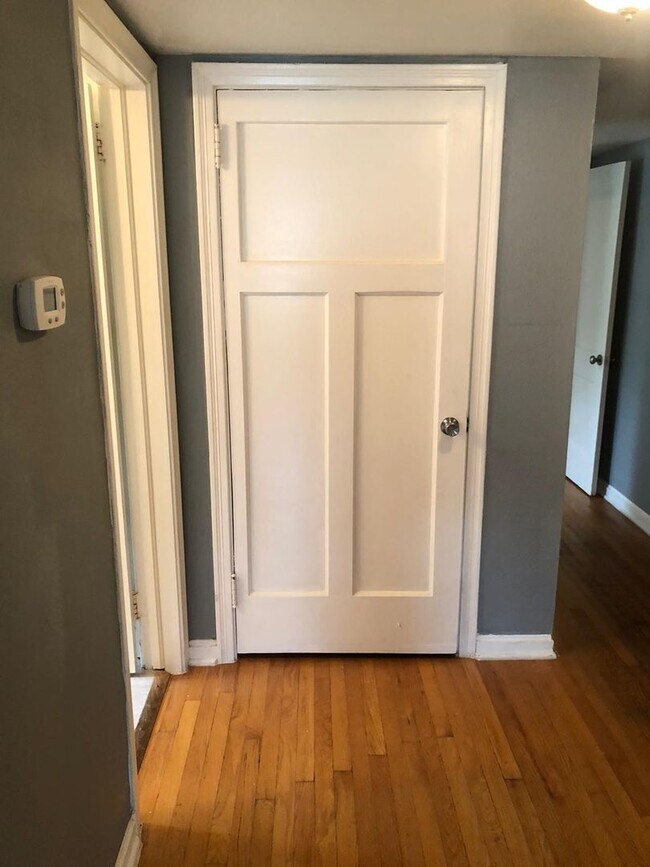 Building Photo - MOVE IN SPECIAL!!! Stunning 3-Bedroom, 2-B...