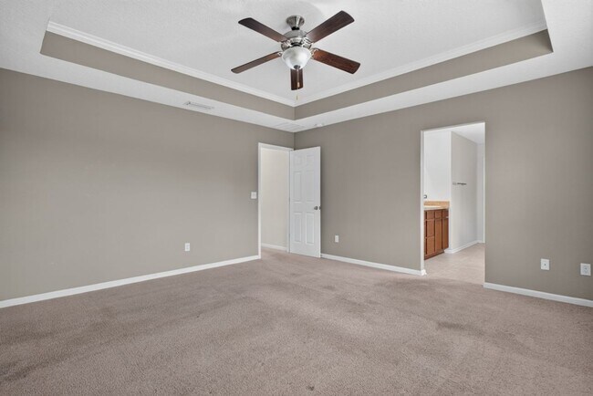 Building Photo - Large 4 bedroom home in Oakleaf
