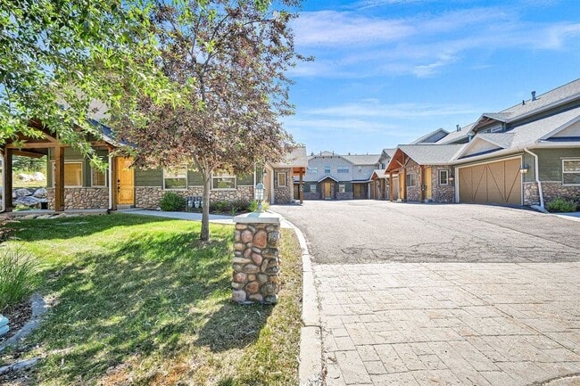 Building Photo - 5176 Fairview Loop