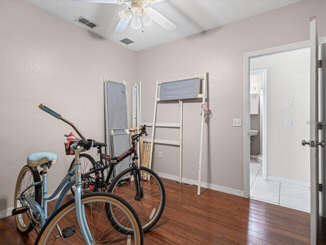 Building Photo - 437 Bridgewater Ct