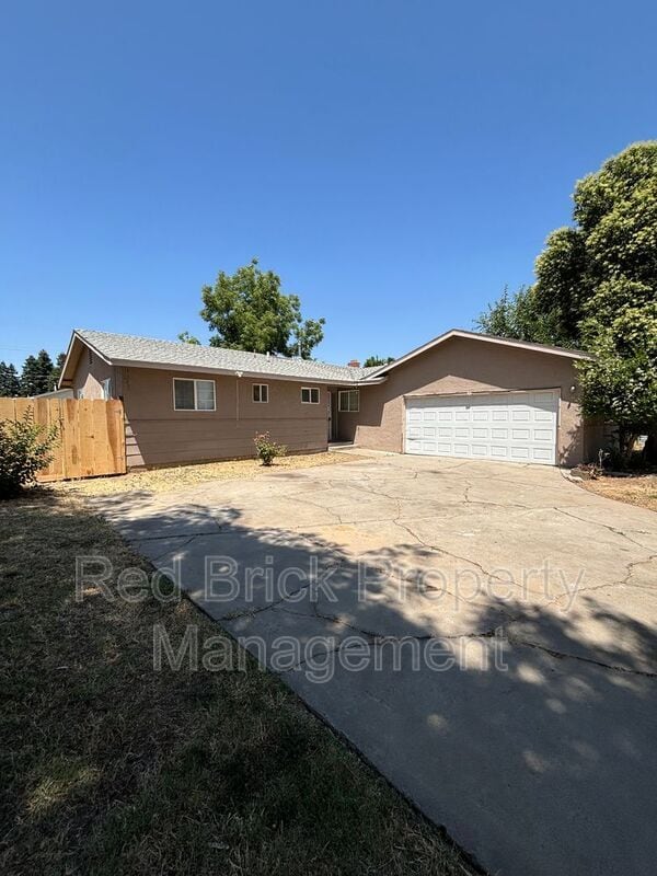 Primary Photo - 1143 E Alexander Ave