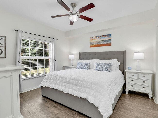 Building Photo - Stylish Seasonal Condo Rental in the Heart of Naples – 3BR Condo in Botanical Place!