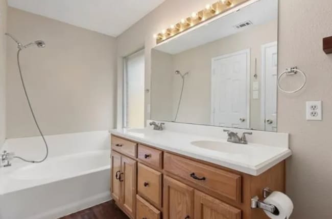 Building Photo - 921 Bayfield Dr