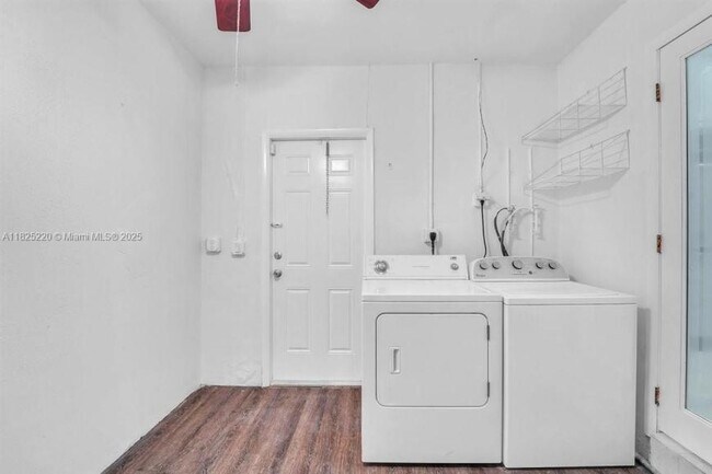 Building Photo - 3 bedroom in Hollywood FL 33021