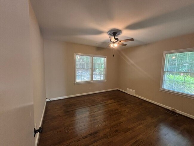 Building Photo - 1531 Iris Dr