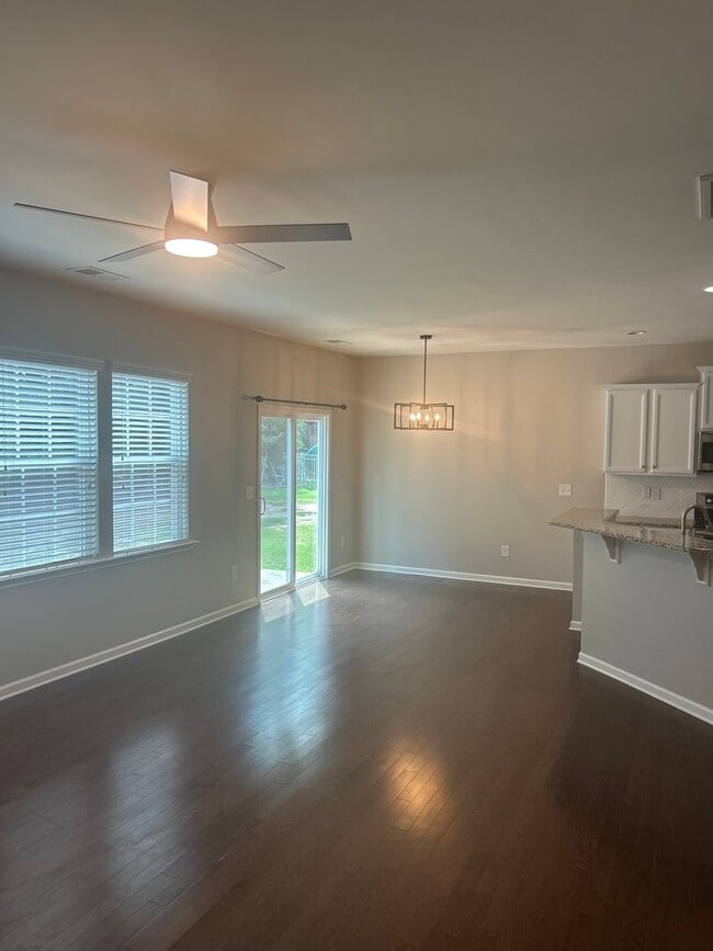 Building Photo - Welcome to this move-in ready, spacious ho...
