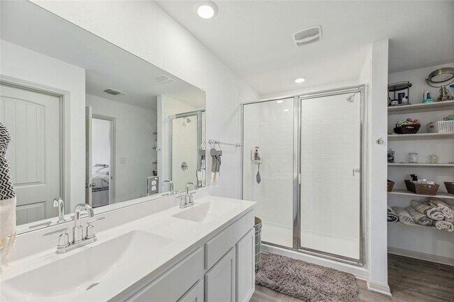 Building Photo - 241 Sweetwater Crk Ln