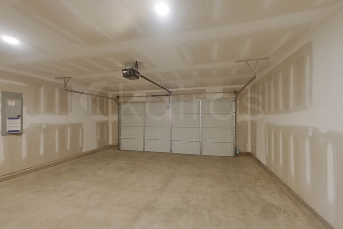 Building Photo - 109 Flat Rock Ml Trl