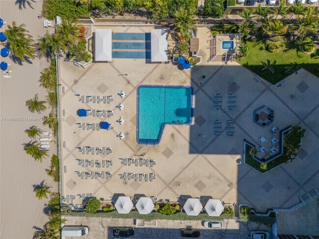 Building Photo - 2030 S Ocean Dr