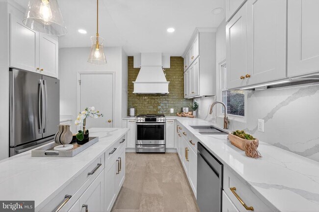 Building Photo - 1905 47th St NW