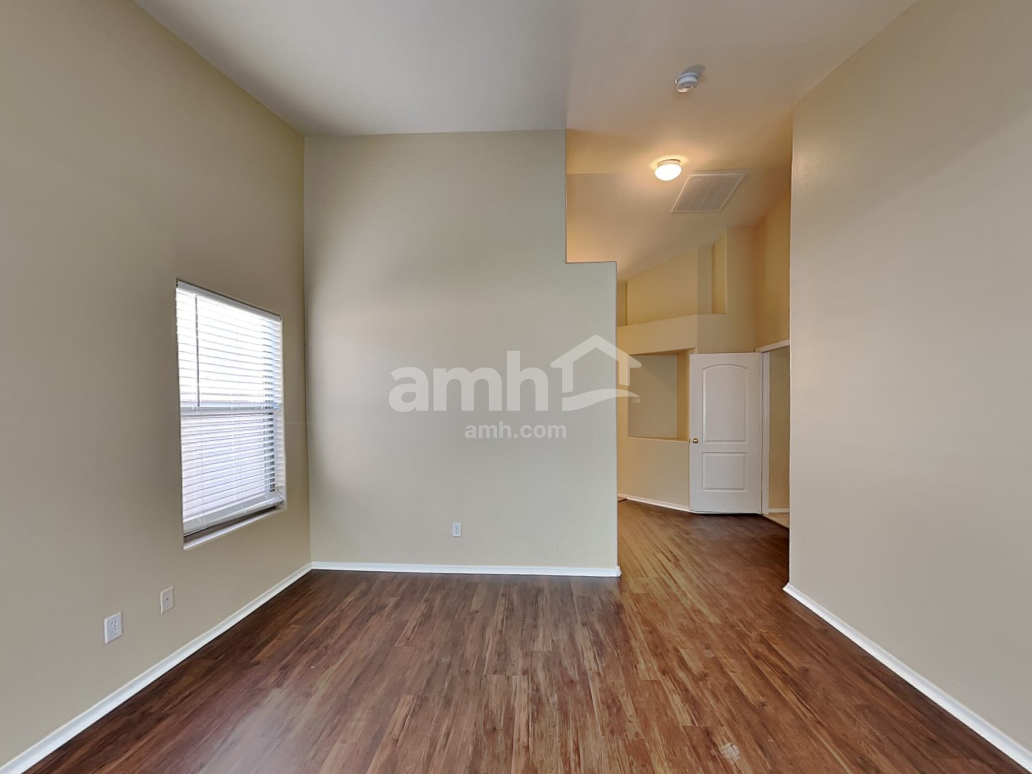 Building Photo - 16261 W Hope Dr