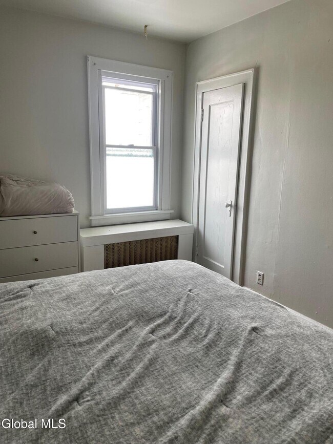 Building Photo - 7 Edison Ave