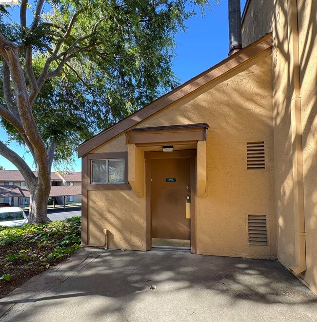 Building Photo - 5317 Ridgeview Cir
