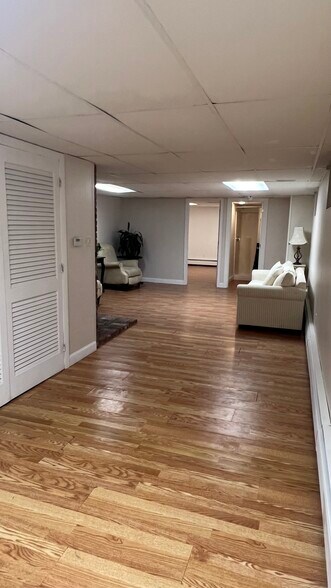 Building Photo - 102 Hillside Rd