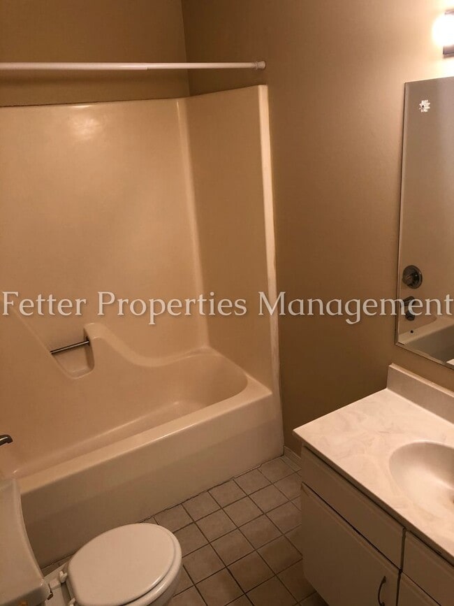 Building Photo - Eastside Evansville Condo!!!