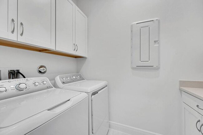 Building Photo - 13920 Vivant Dr