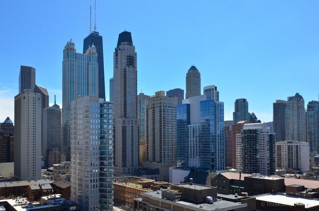 Building Photo - 111 W Maple St