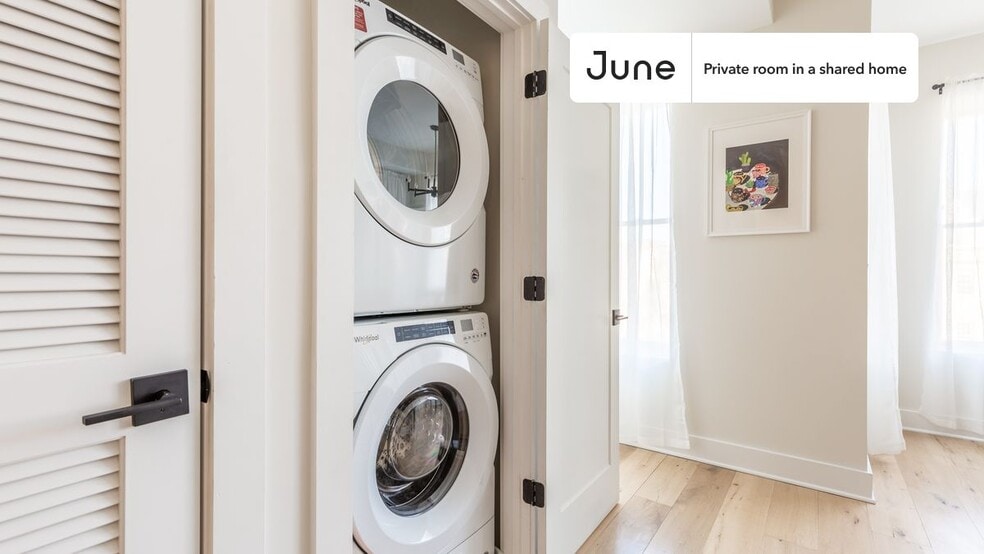 Building Photo - Room in Shared 2 bed/2.5 bath home in Columbia Heights