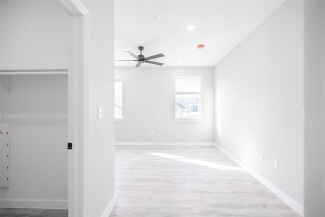 Building Photo - 2101 Reinke Rd