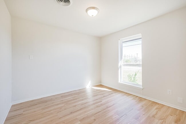 Building Photo - 802 Wright St