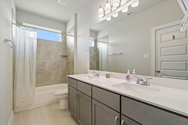Building Photo - 330 Hortus Dr