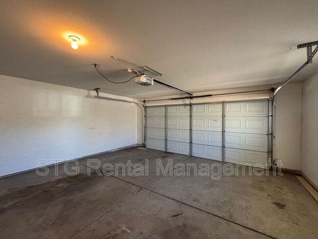Building Photo - 2048 W 30 S