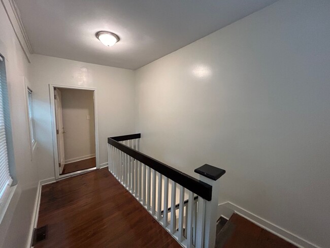 Building Photo - Spacious 2 Bed 2 Bath House with Storage /...