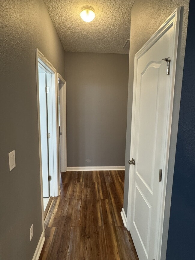 Building Photo - For Rent