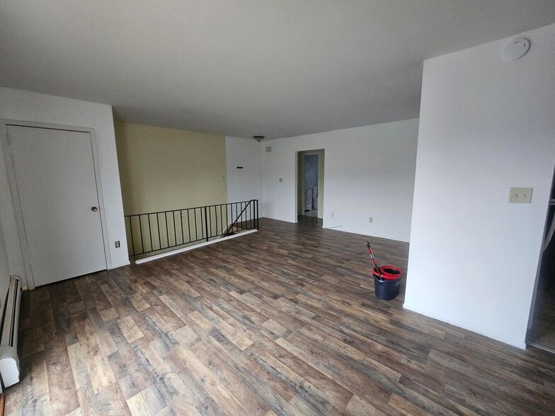 Building Photo - 4 Fortune Rd W