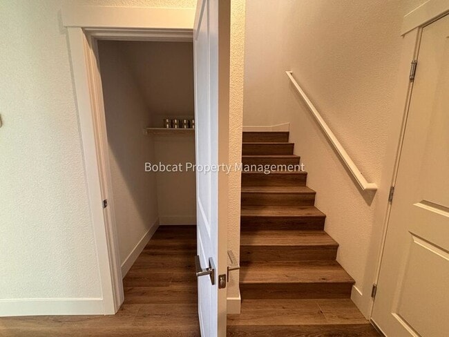 Building Photo - 1150 Little Ln