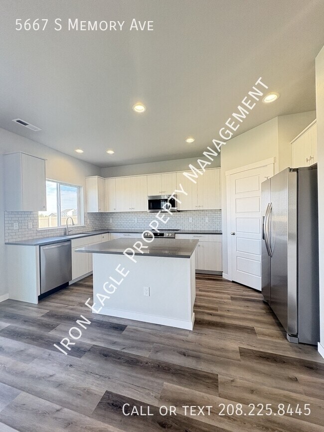Building Photo - 5667 S Memory Ave