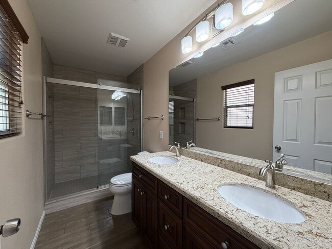 Building Photo - SPACIOUS SINGLE STORY HOME IN SOUTHERN HIGHLANDS WITH NEW KITCHEN APPLIANCES
