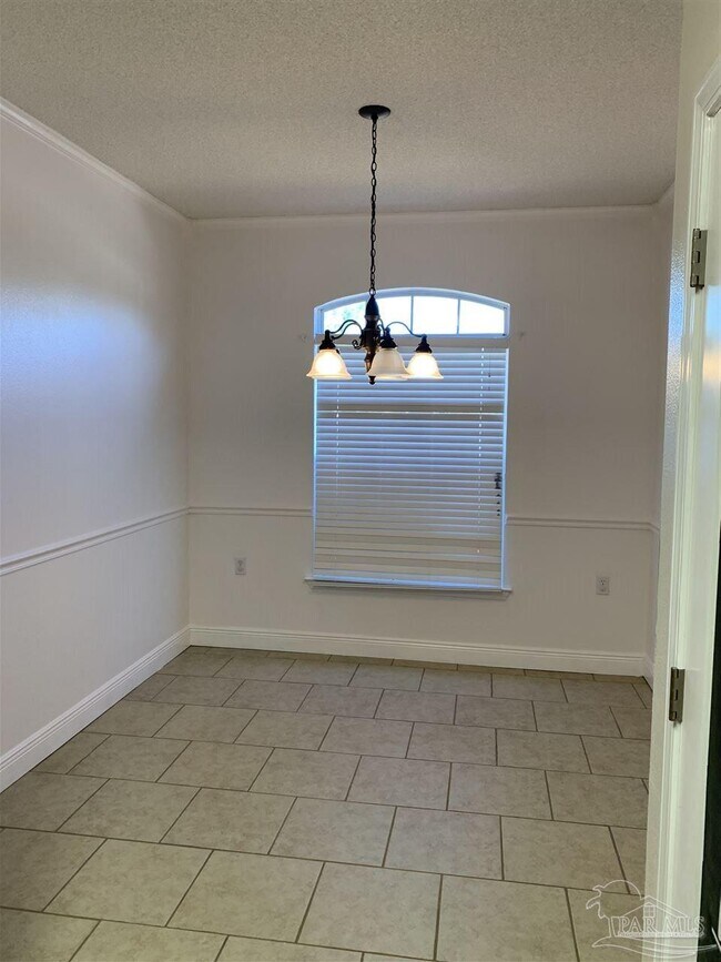 Building Photo - 8949 Camelot Pl