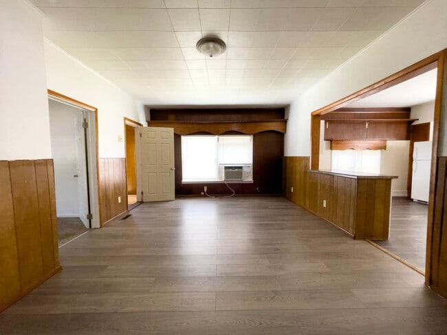 Building Photo - Recently Renovated