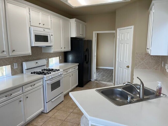 Building Photo - 4623 Russett Ln