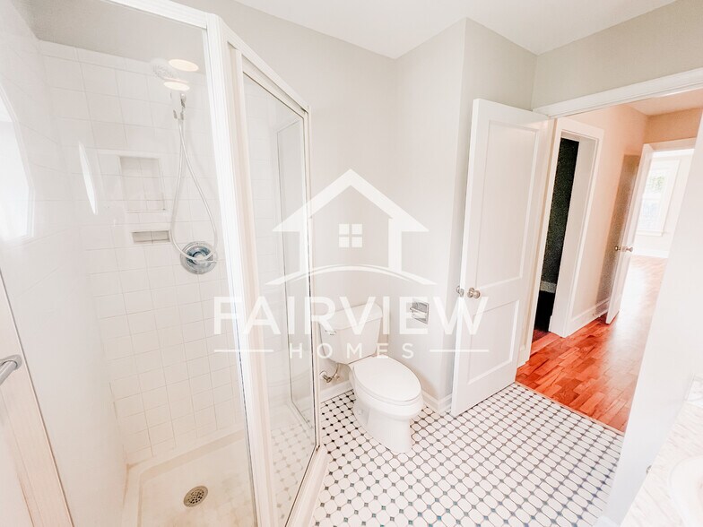 Building Photo - 3239 Mayflower Dr