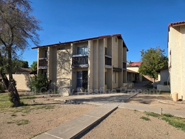 Primary Photo - 2434 E Waltann Ln