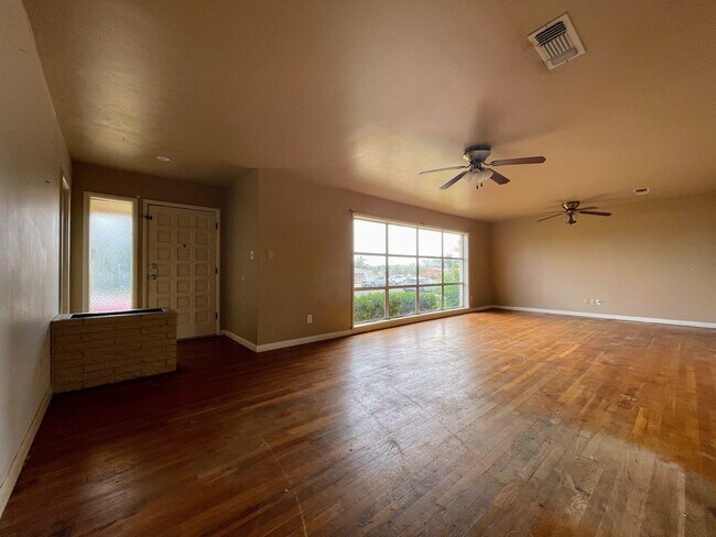 Building Photo - Texas-Style Charm and Comfort – 3-Bed, 2-B...